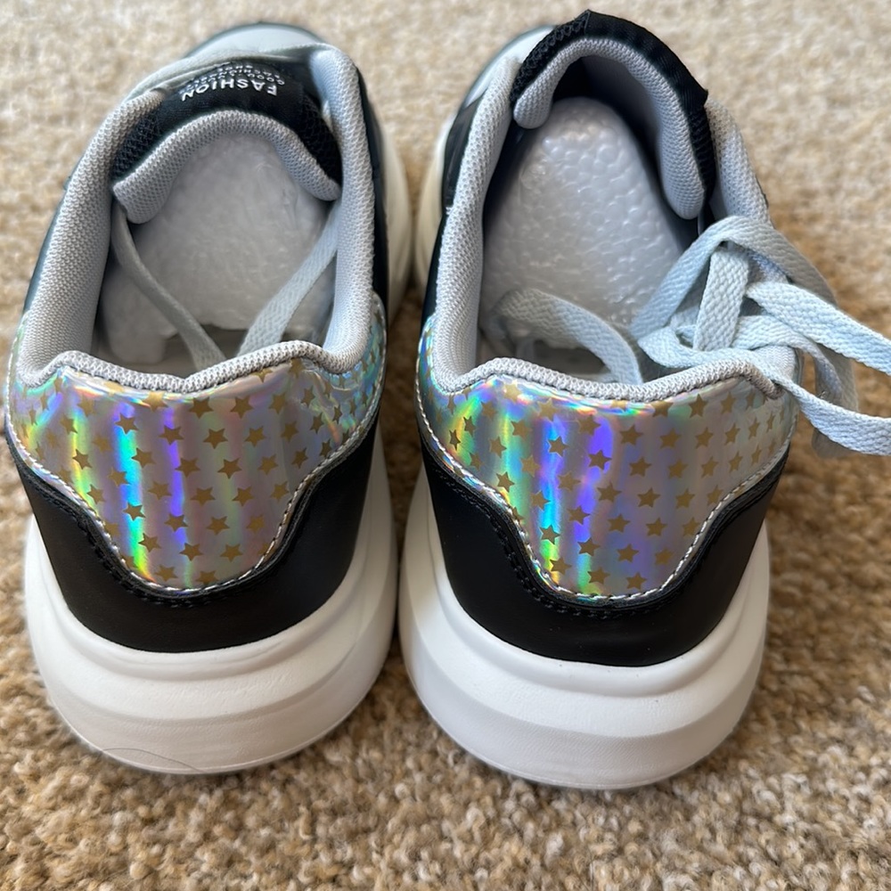 Black and White Ladies Sneakers Tennis Shoes EU Size 41 US Size 10 NWT - Picture 2 of 9